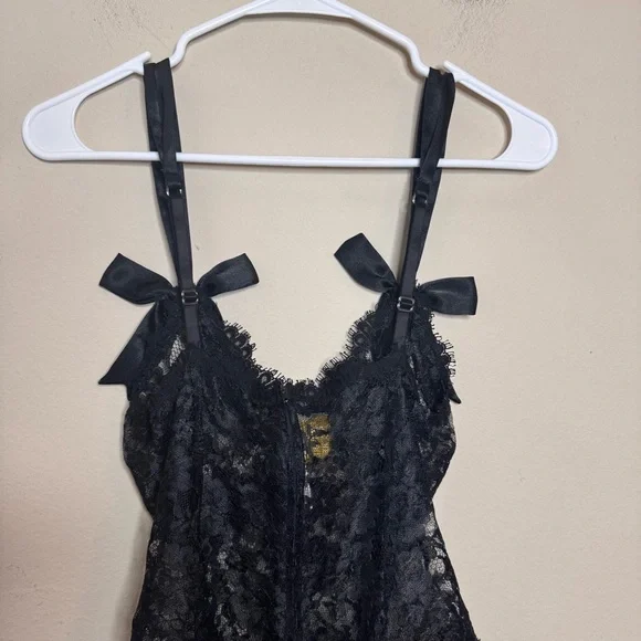 Vintage Victoria’s Secret Gold Label Lace Lingerie Teddy Romper - Picture 12 of 14